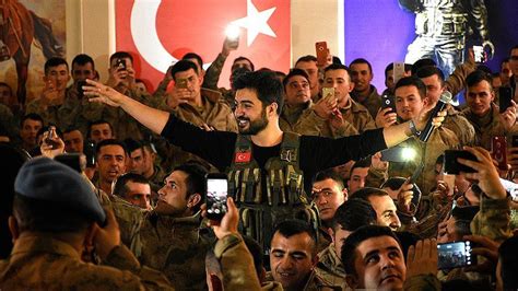 D­i­y­a­r­b­a­k­ı­r­­d­a­ ­a­s­k­e­r­l­e­r­e­ ­m­o­r­a­l­ ­k­o­n­s­e­r­i­